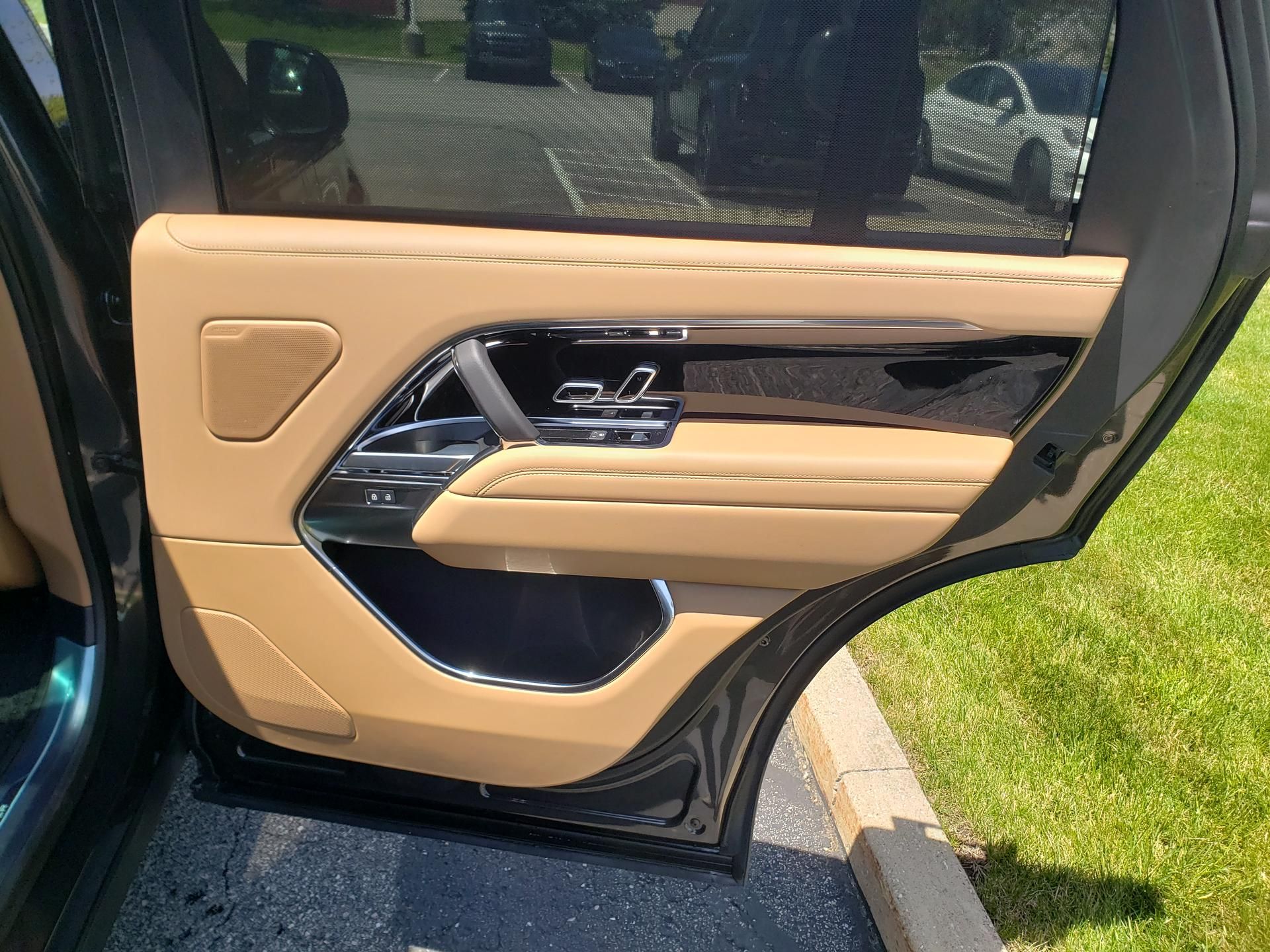2026 Land Rover Range Rover SE - Photo 16