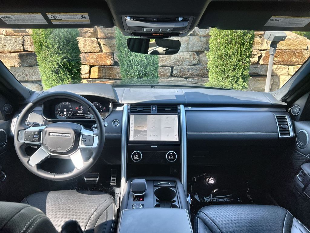 2025 Land Rover Discovery Metropolitan Edition - Photo 12