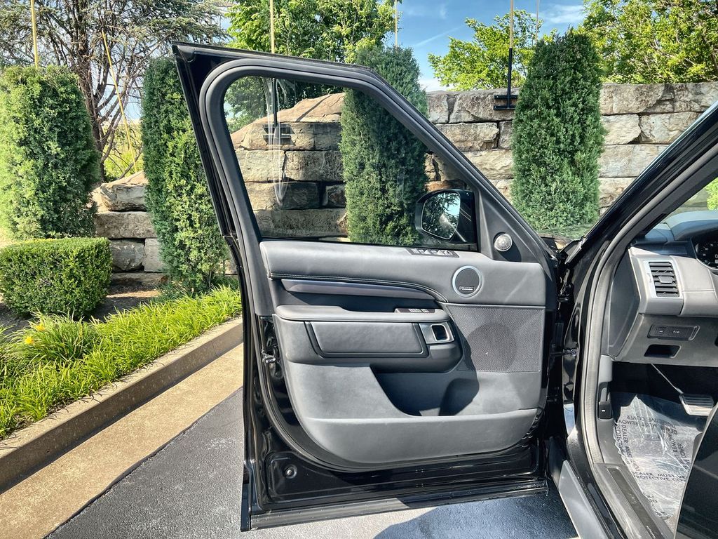 2025 Land Rover Discovery Metropolitan Edition - Photo 17