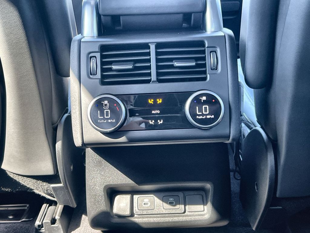 2025 Land Rover Discovery Metropolitan Edition - Photo 16