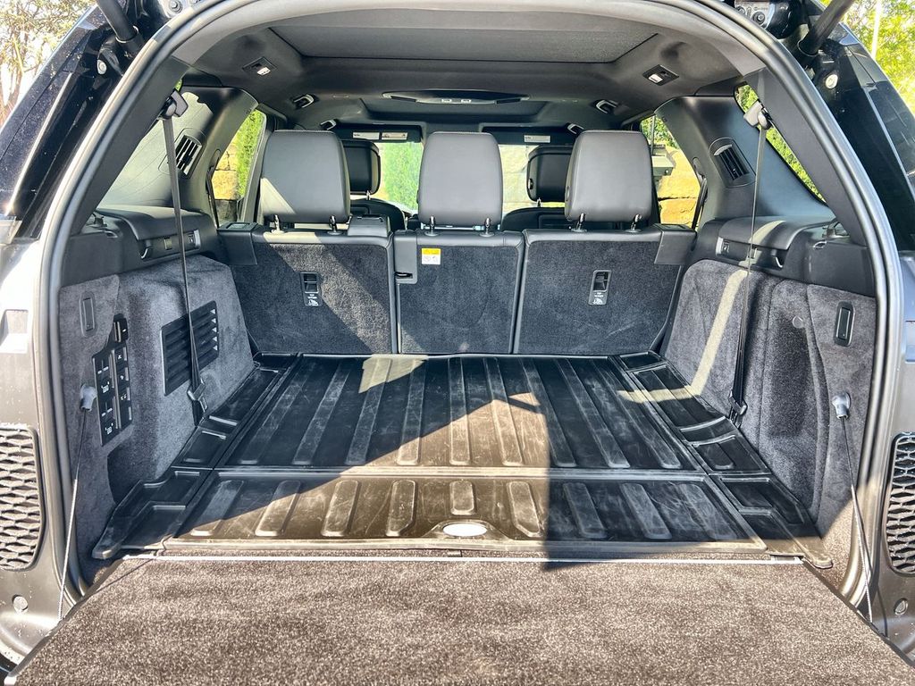 2025 Land Rover Discovery Metropolitan Edition - Photo 18