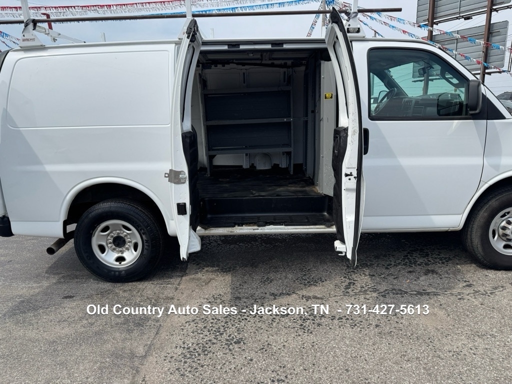 2020 GMC Savana Cargo Work Van - Photo 12