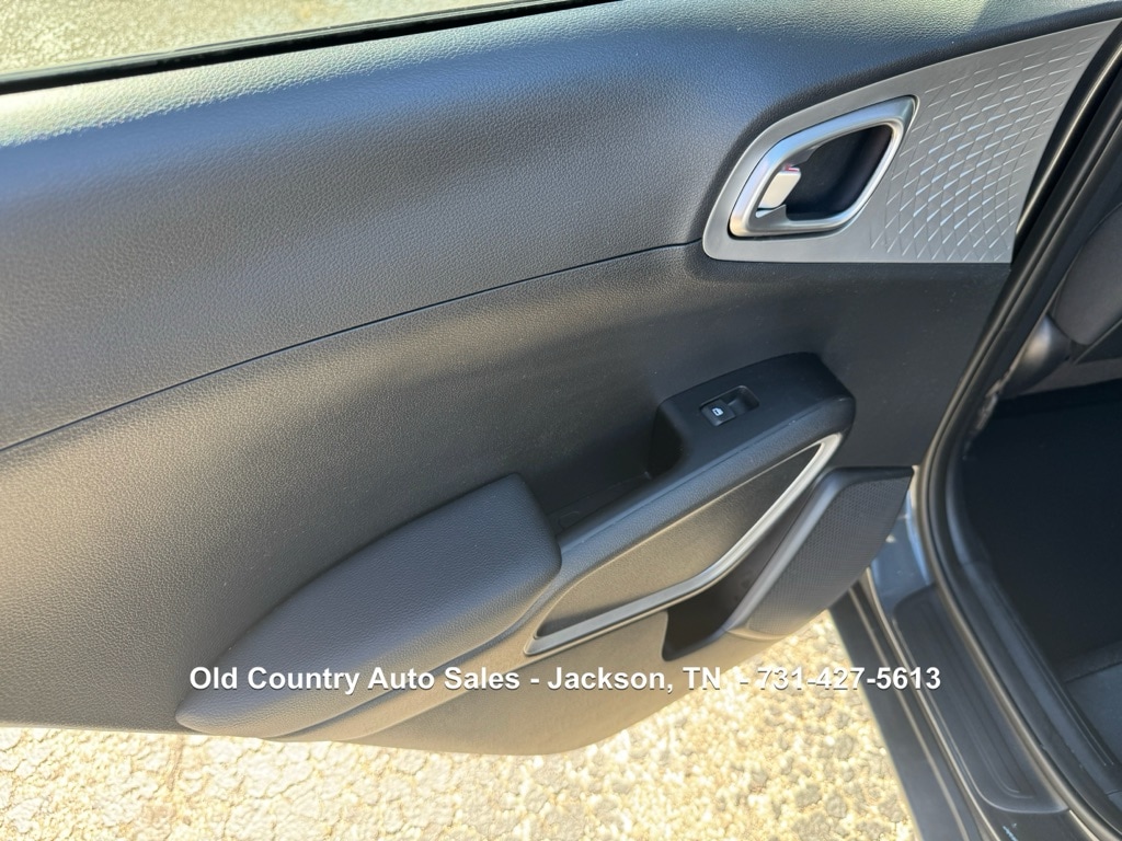 2021 Kia Soul LX - Photo 18