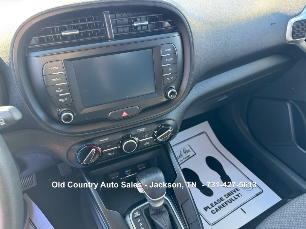 2021 Kia Soul LX - Photo 24