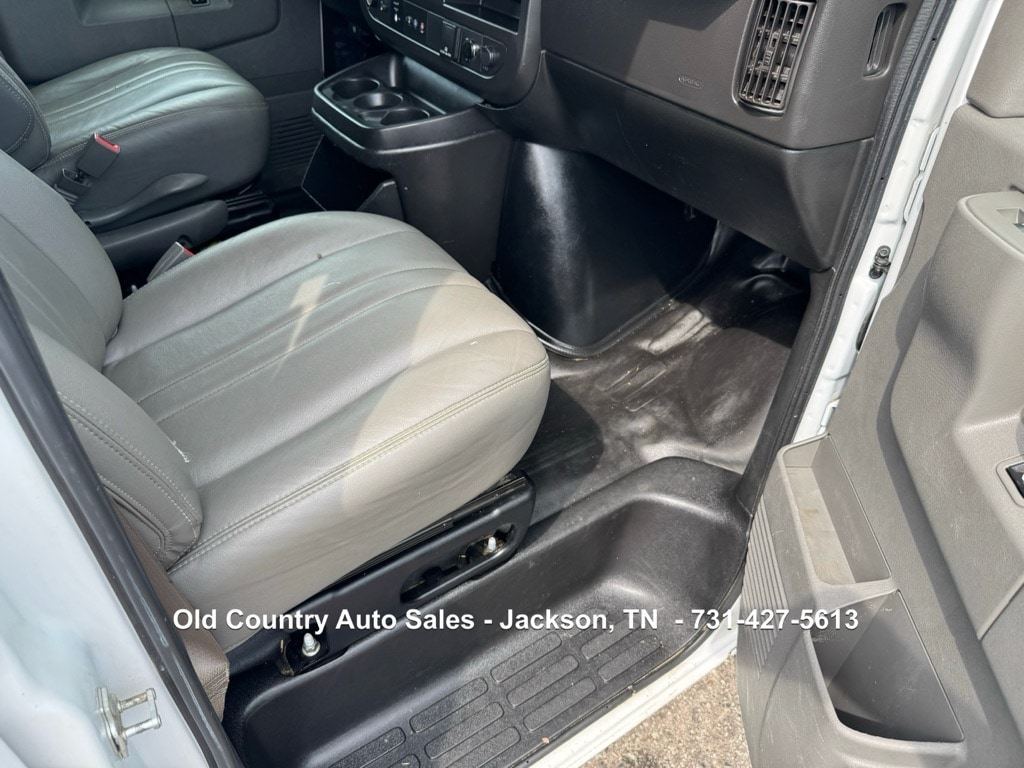 2020 GMC Savana Cargo Work Van - Photo 17