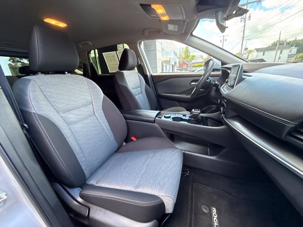 2023 Nissan Rogue SV - Photo 31