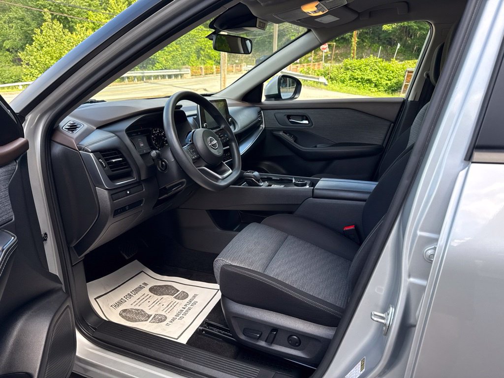 2023 Nissan Rogue SV - Photo 17