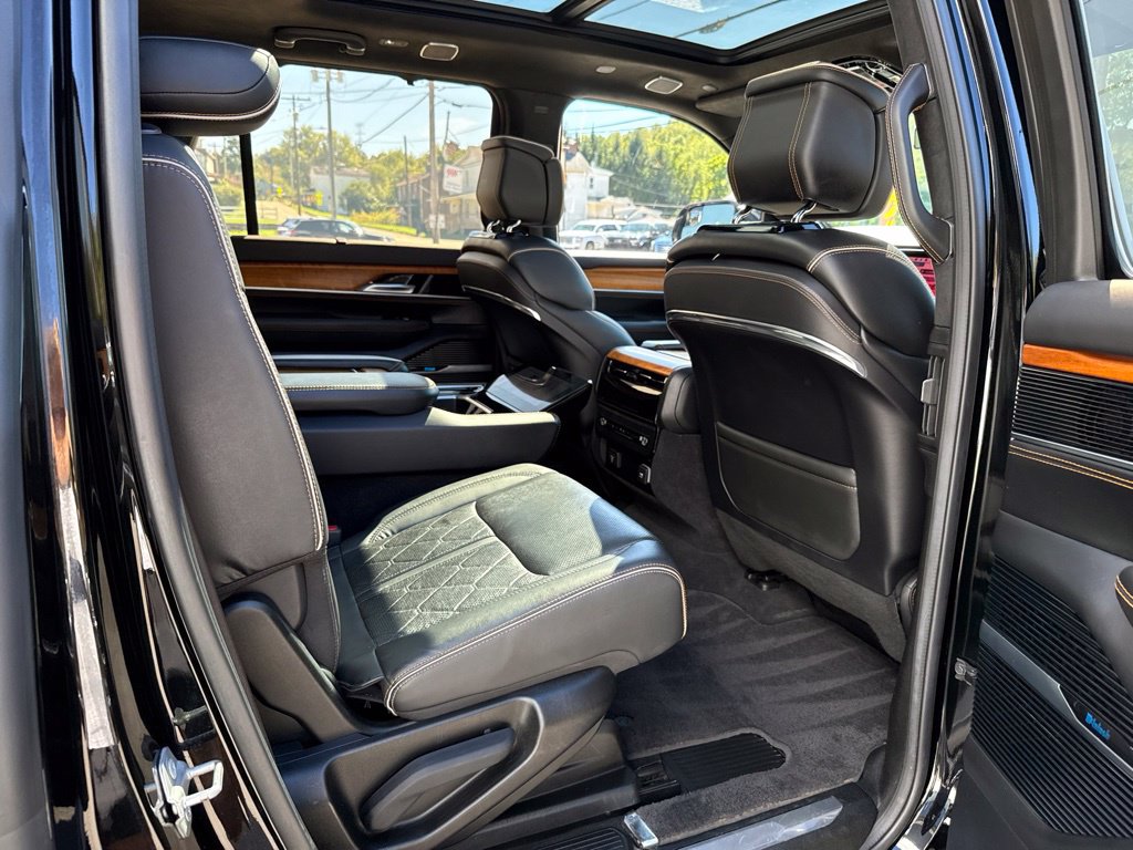 2022 Jeep Grand Wagoneer Series III - Photo 28