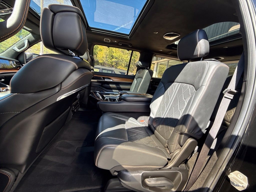 2022 Jeep Grand Wagoneer Series III - Photo 21