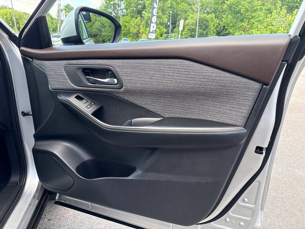 2023 Nissan Rogue SV - Photo 32