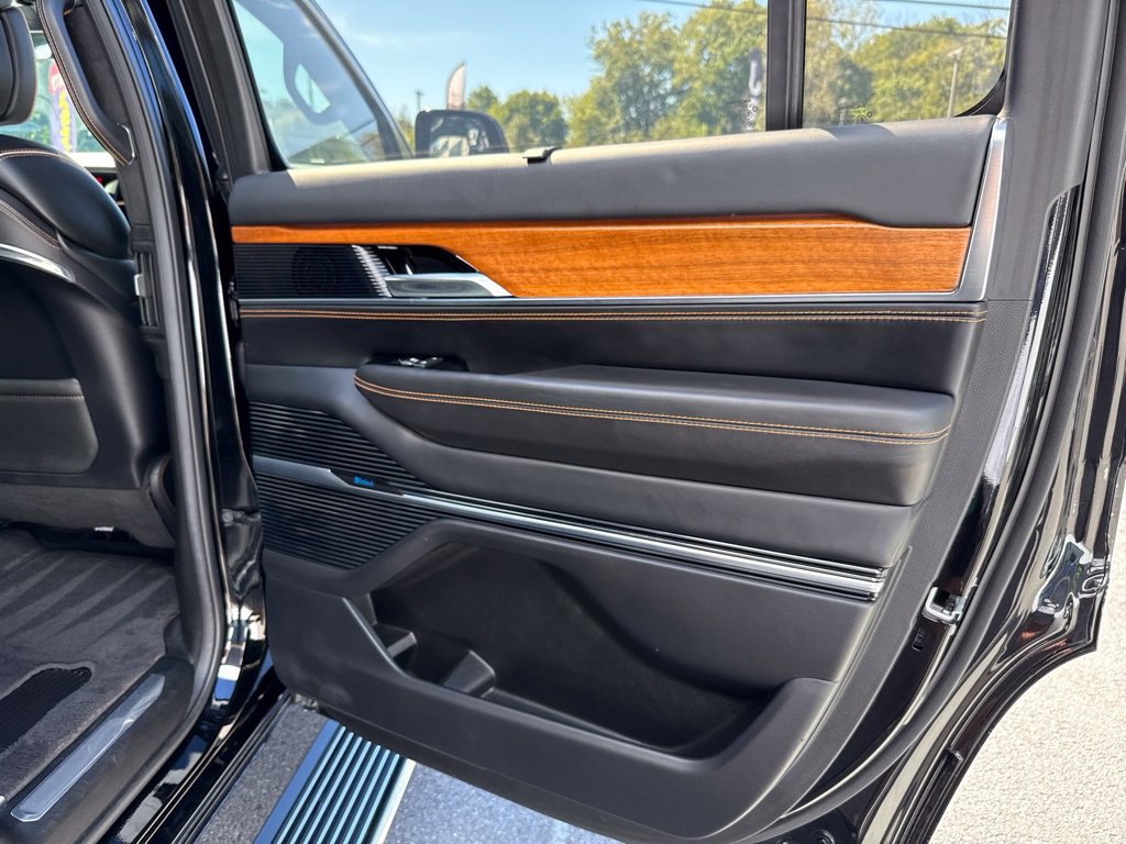 2022 Jeep Grand Wagoneer Series III - Photo 30