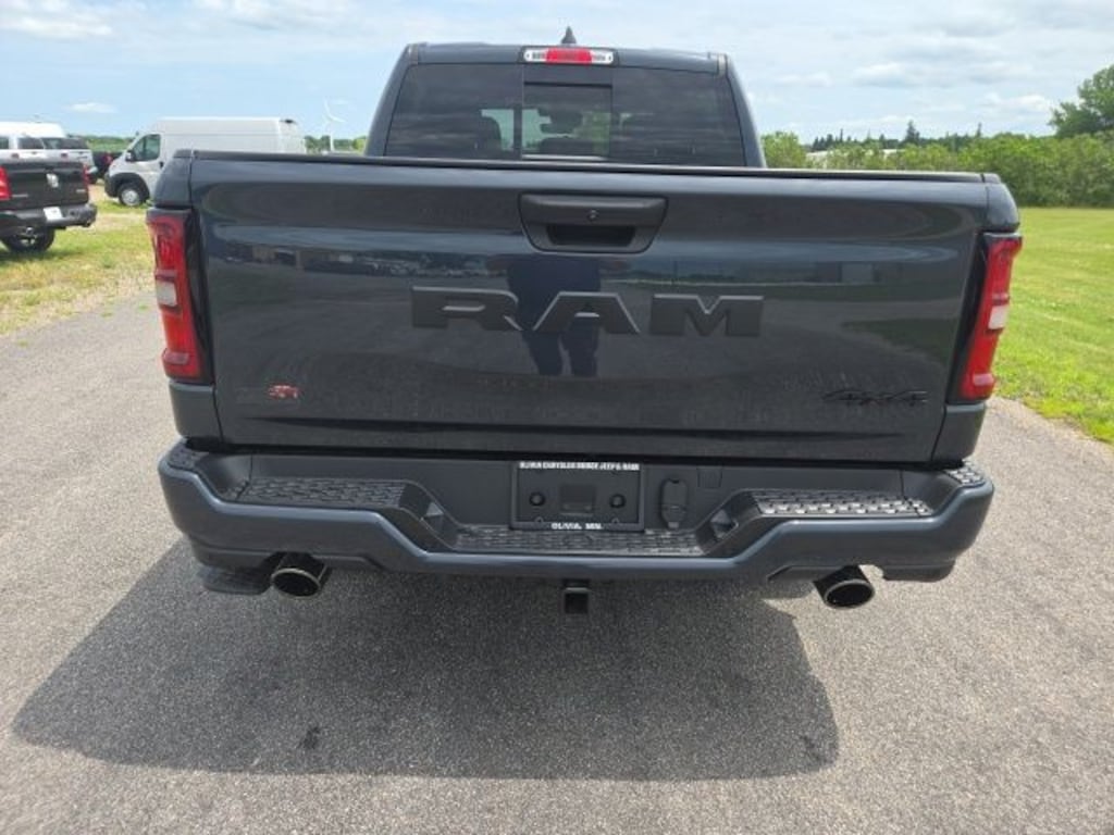 New 2026 Ram 1500 EXPRESS CREW CAB 4X4 5'7 BOX Pickup