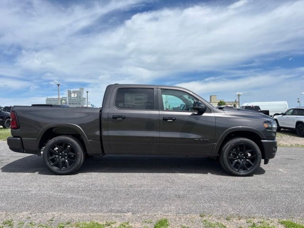 New 2026 Ram 1500 LARAMIE CREW CAB 4X4 5'7 BOX Pickup