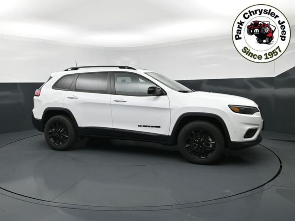Used 2023 Jeep Cherokee Altitude Lux SUV