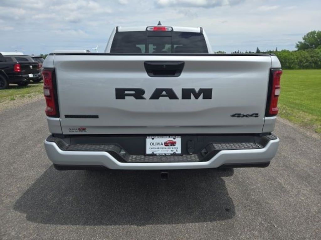 New 2026 Ram 1500 BIG HORN CREW CAB 4X4 5'7 BOX Pickup