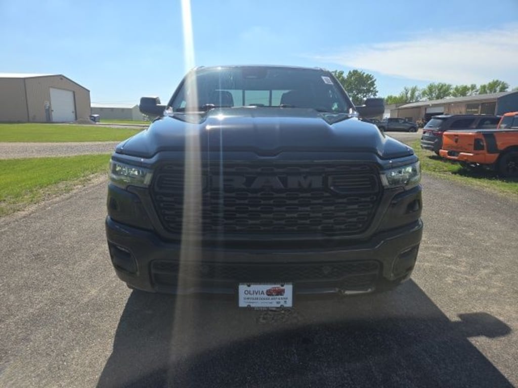 New 2026 Ram 1500 EXPRESS CREW CAB 4X4 5'7 BOX Pickup