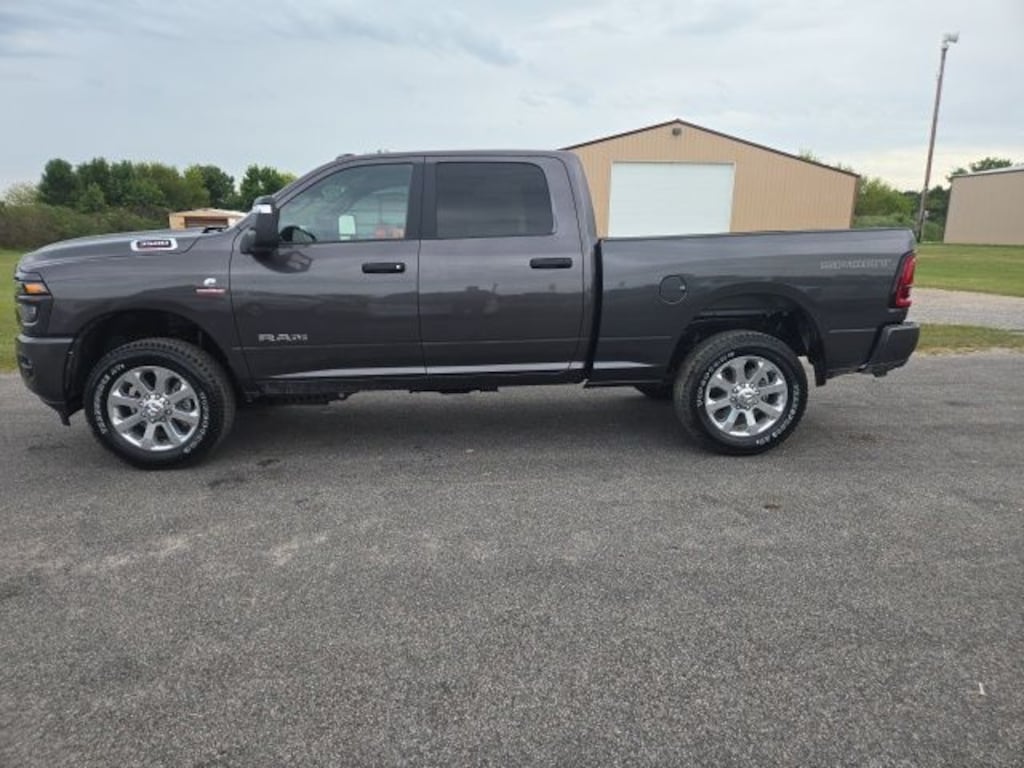 New 2027 Ram 3500 BIG HORN CREW CAB 4X4 6'4 BOX Pickup