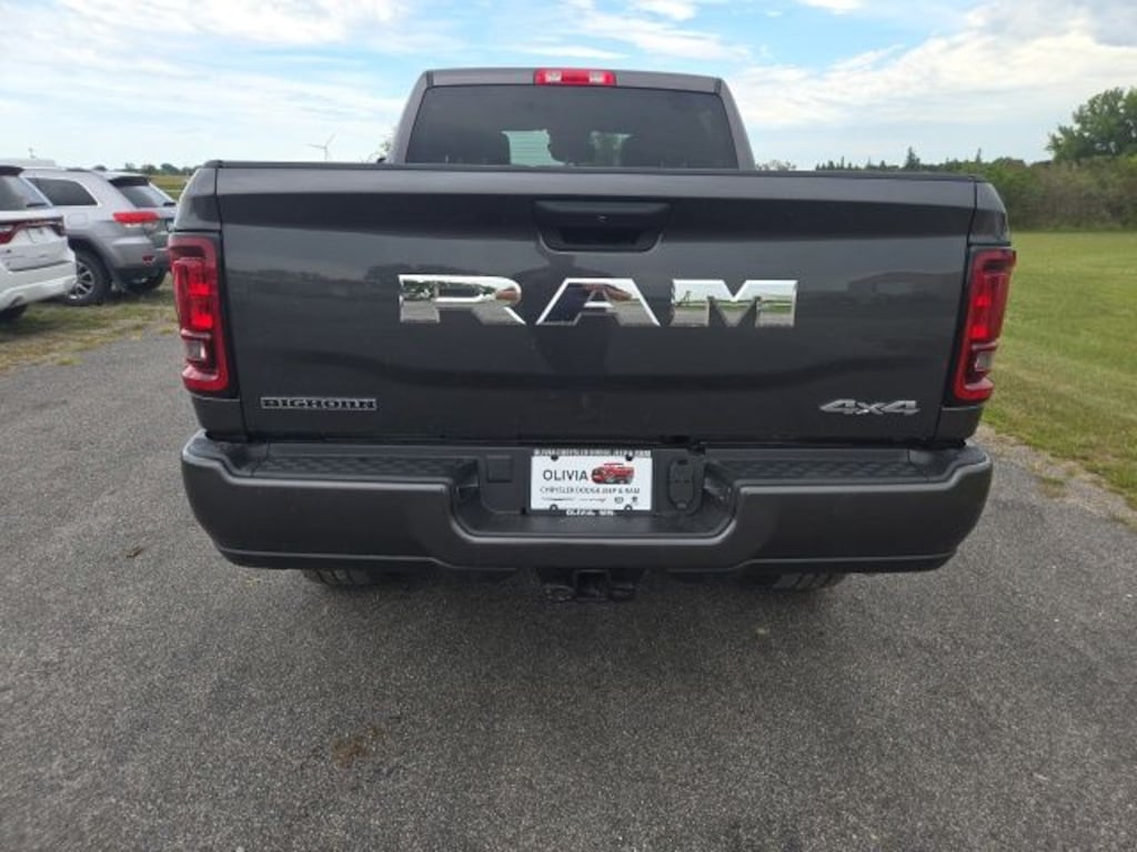 New 2027 Ram 3500 BIG HORN CREW CAB 4X4 6'4 BOX Pickup