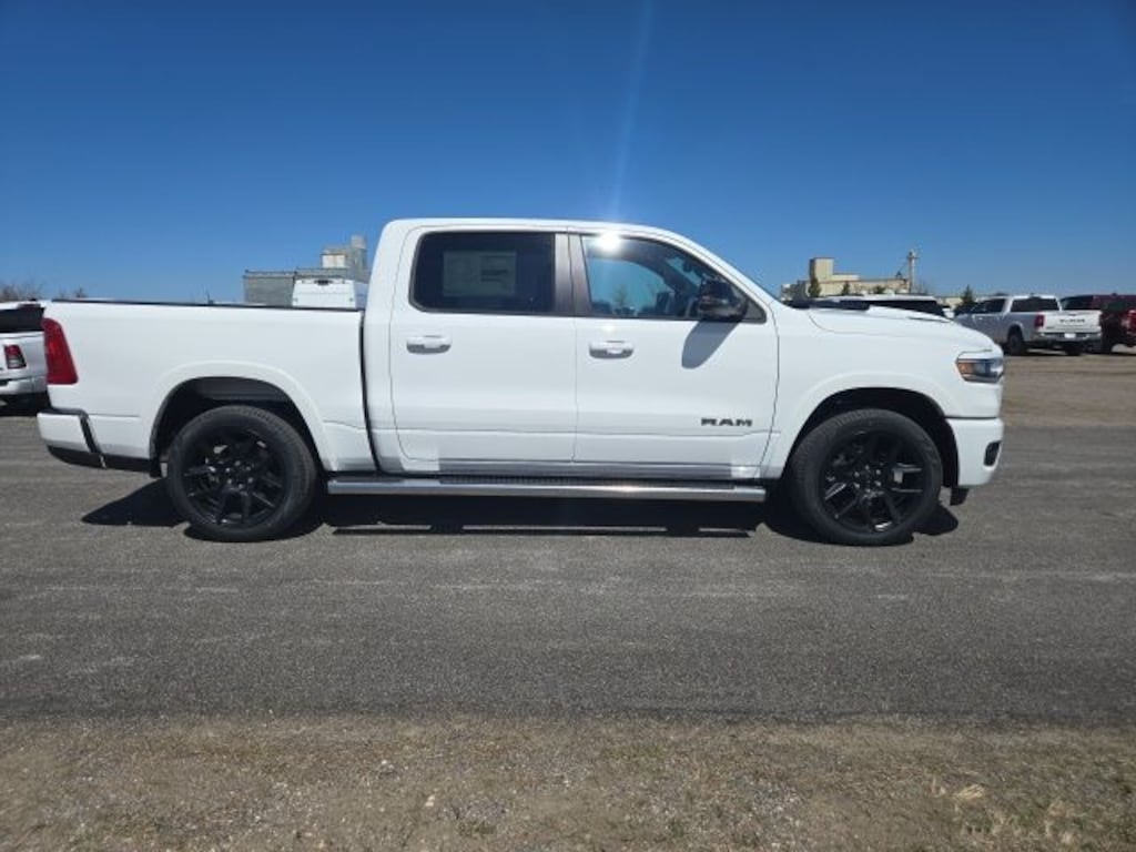 New 2026 Ram 1500 LARAMIE CREW CAB 4X4 5'7 BOX Pickup