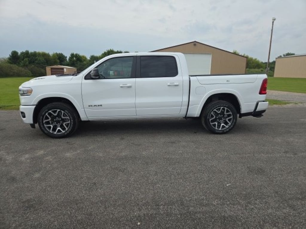 New 2026 Ram 1500 LARAMIE CREW CAB 4X4 5'7 BOX Pickup