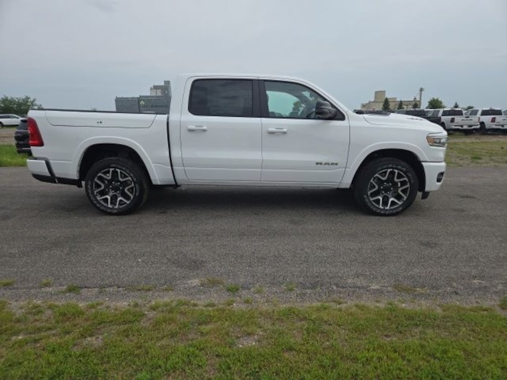 New 2026 Ram 1500 LARAMIE CREW CAB 4X4 5'7 BOX Pickup