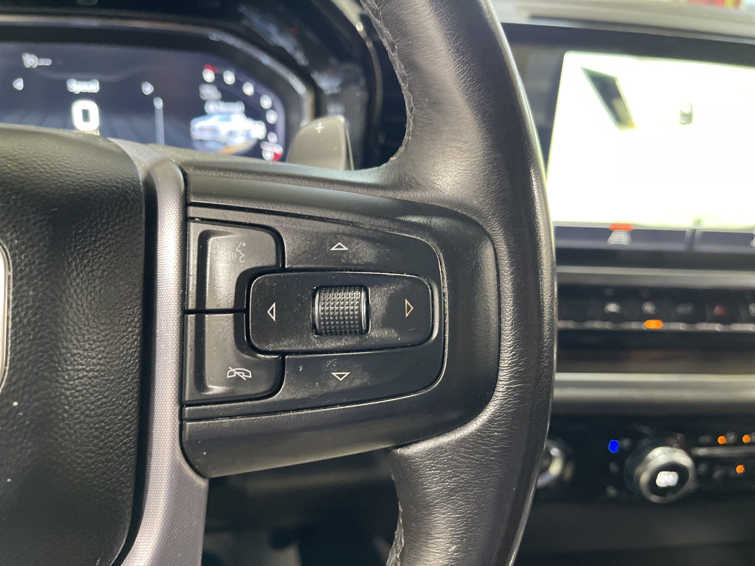 2023 GMC Sierra 1500 SLT - Photo 28