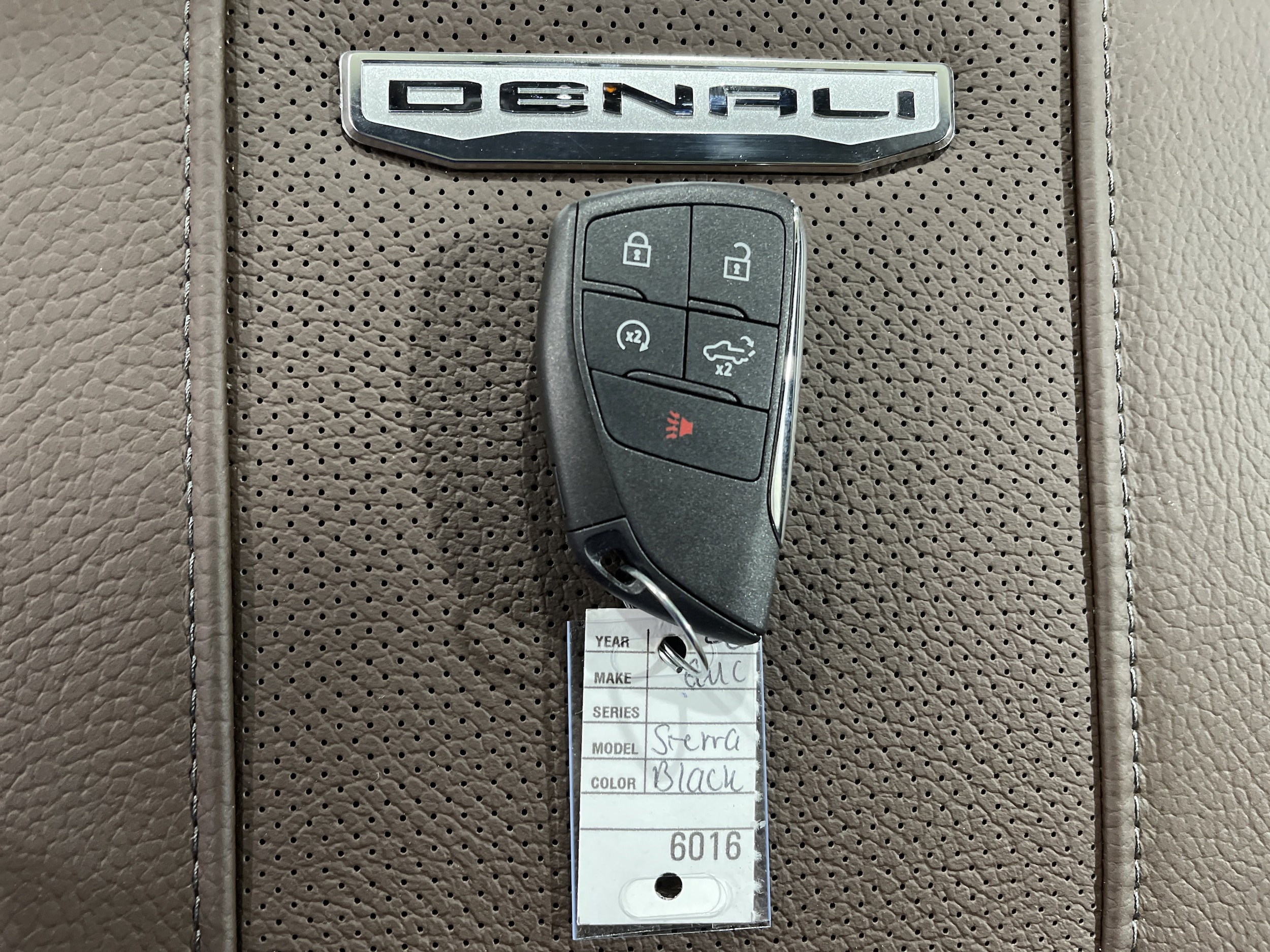 2026 GMC Sierra 3500HD Denali - Photo 29