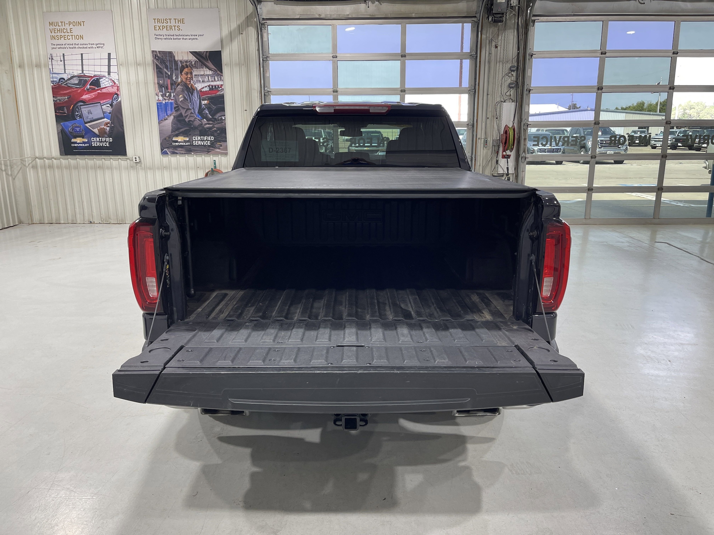 2023 GMC Sierra 1500 SLT - Photo 16