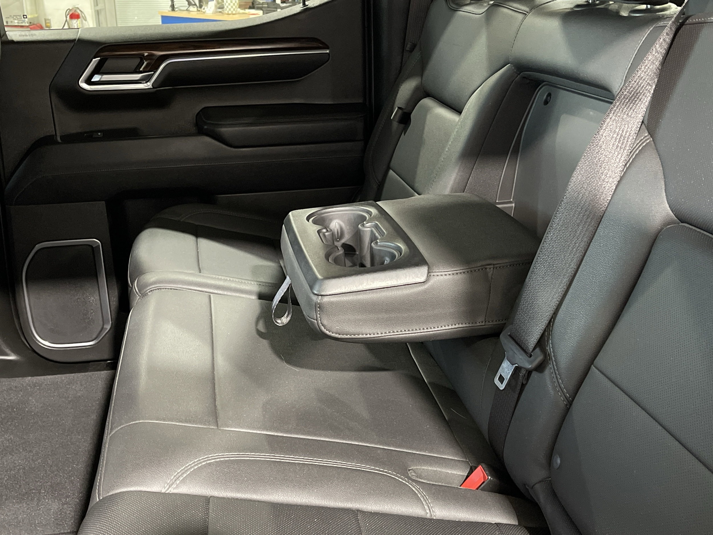 2023 GMC Sierra 1500 SLT - Photo 14