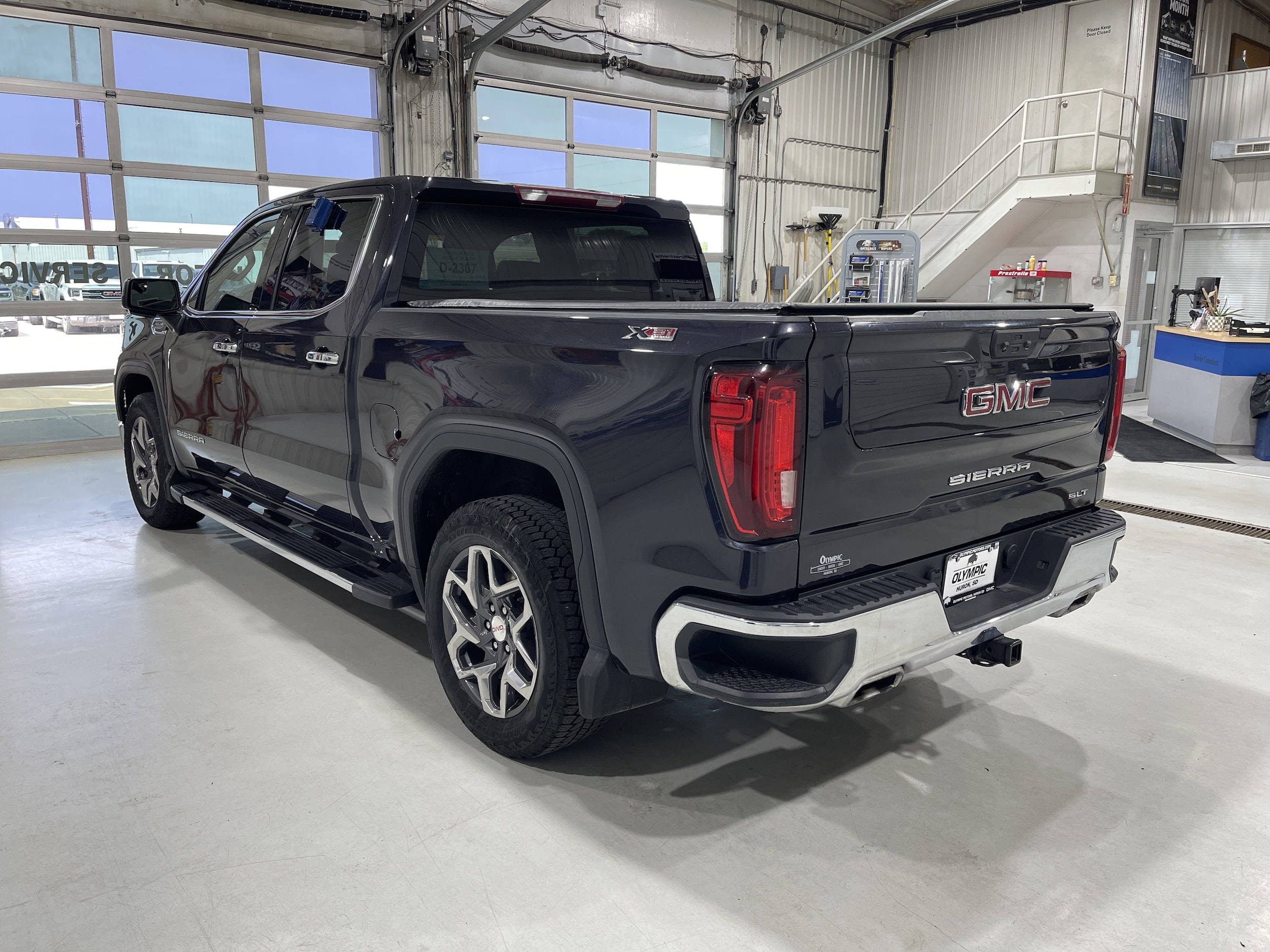 2023 GMC Sierra 1500 SLT - Photo 6