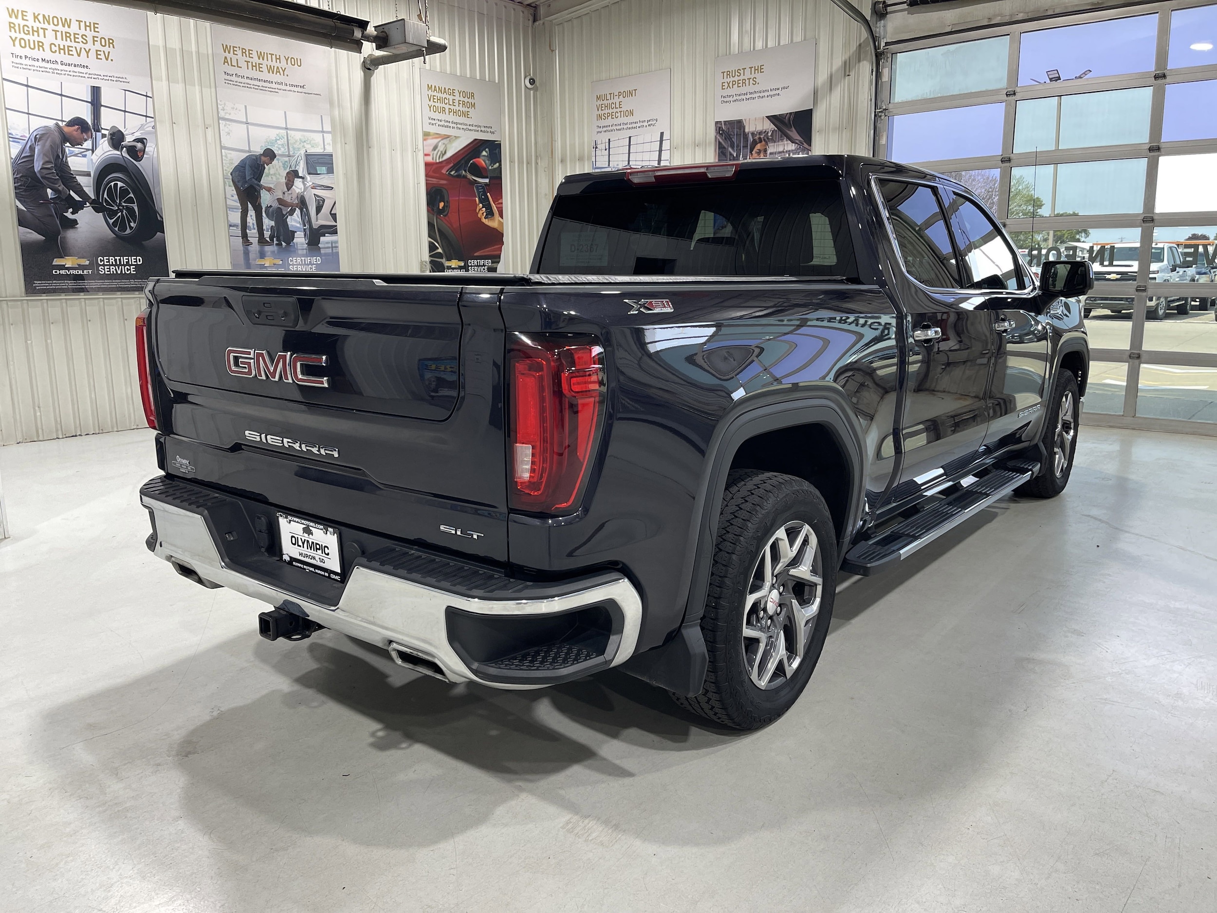 2023 GMC Sierra 1500 SLT - Photo 8