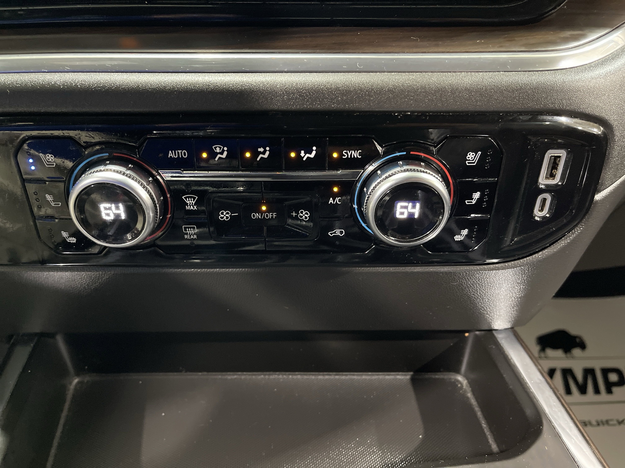 2023 GMC Sierra 1500 SLT - Photo 24
