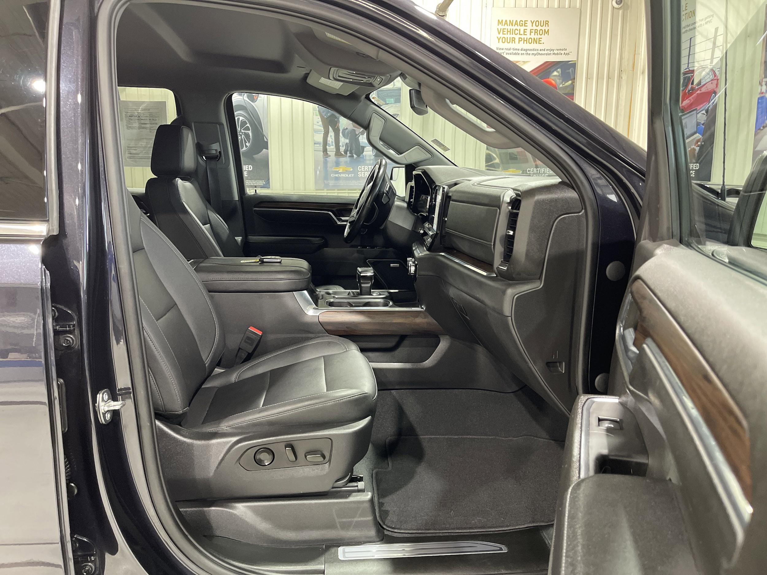 2023 GMC Sierra 1500 SLT - Photo 18