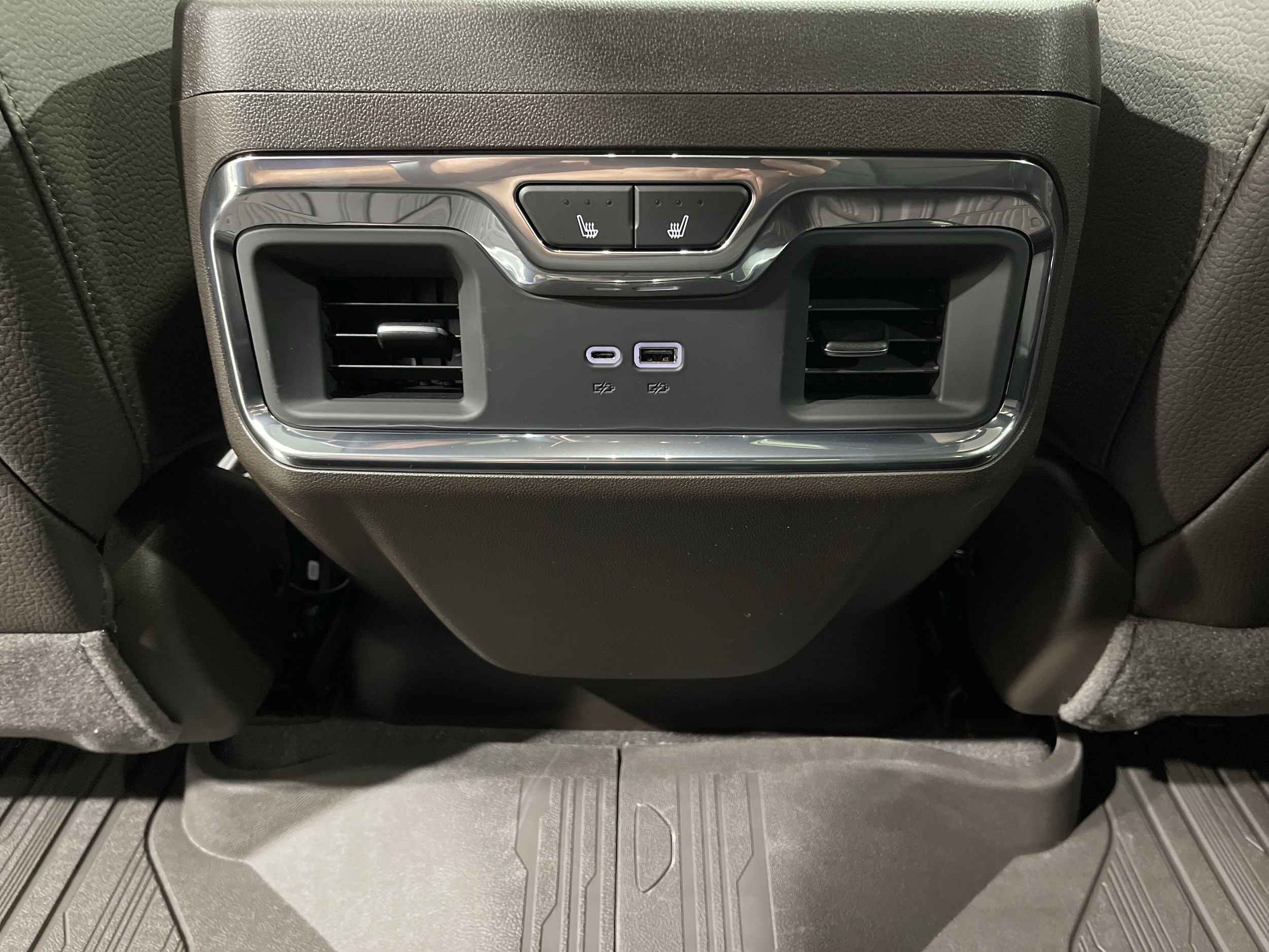 2026 GMC Sierra 3500HD Denali - Photo 15