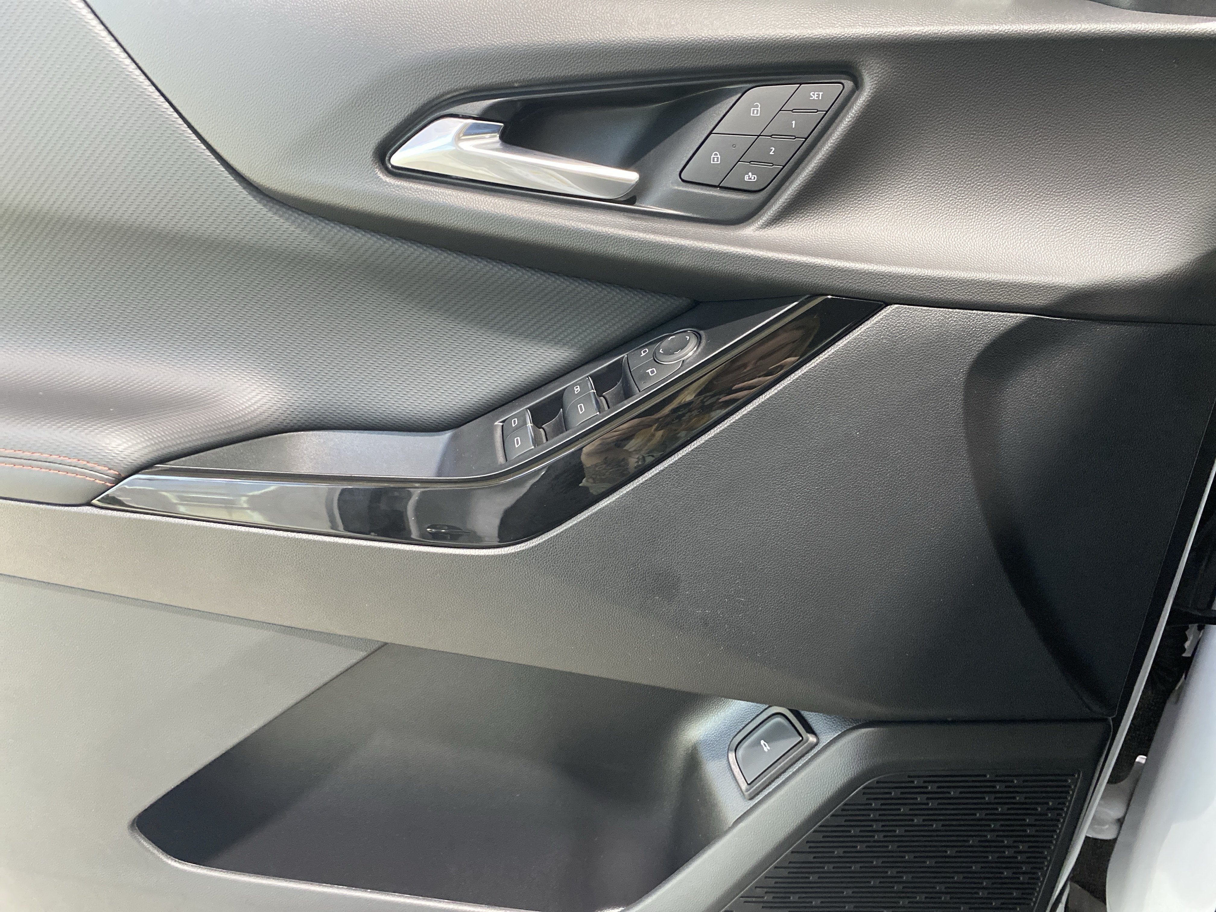 2027 Chevrolet Equinox RS - Photo 27