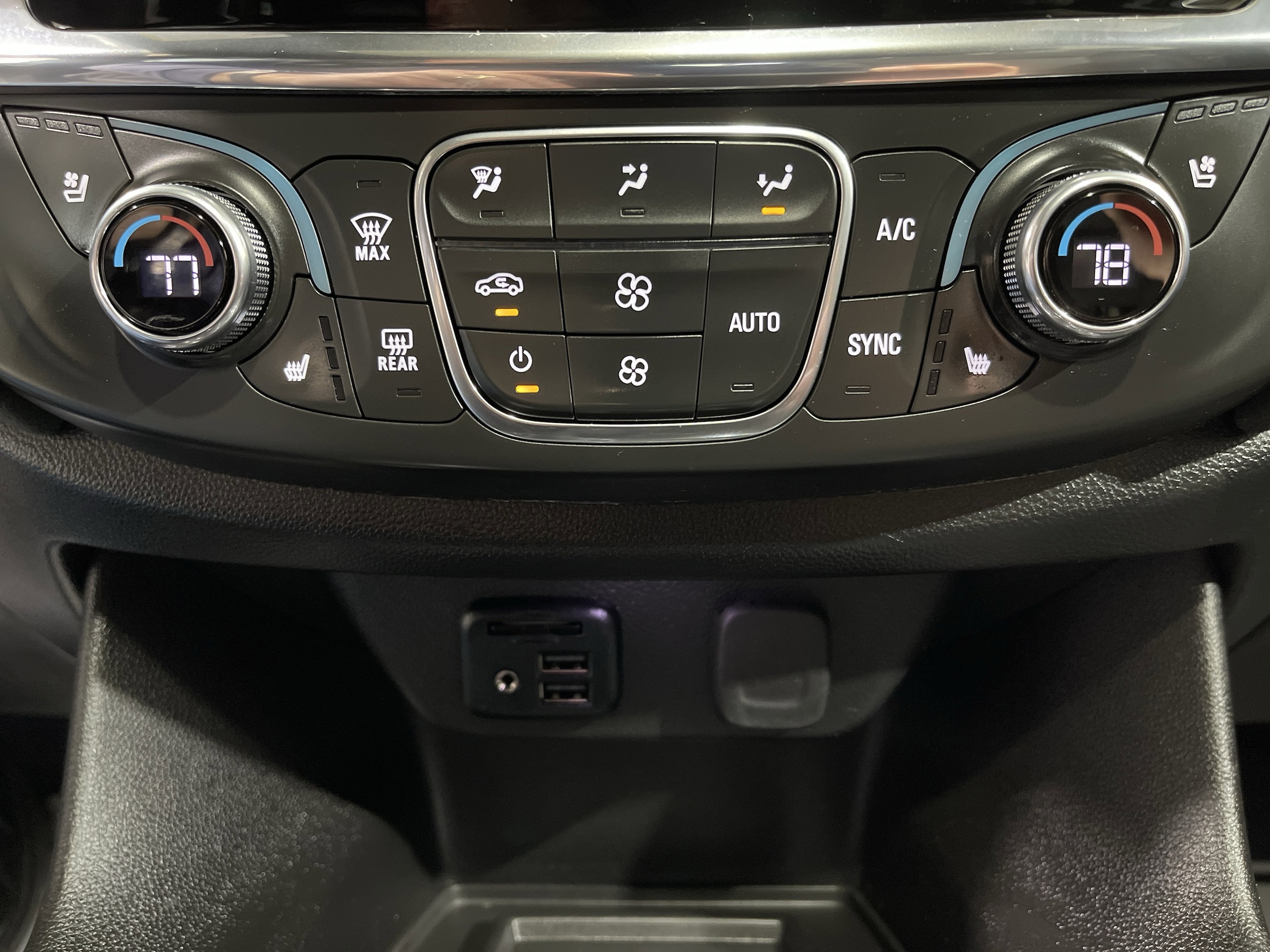 2023 Chevrolet Traverse High Country - Photo 25