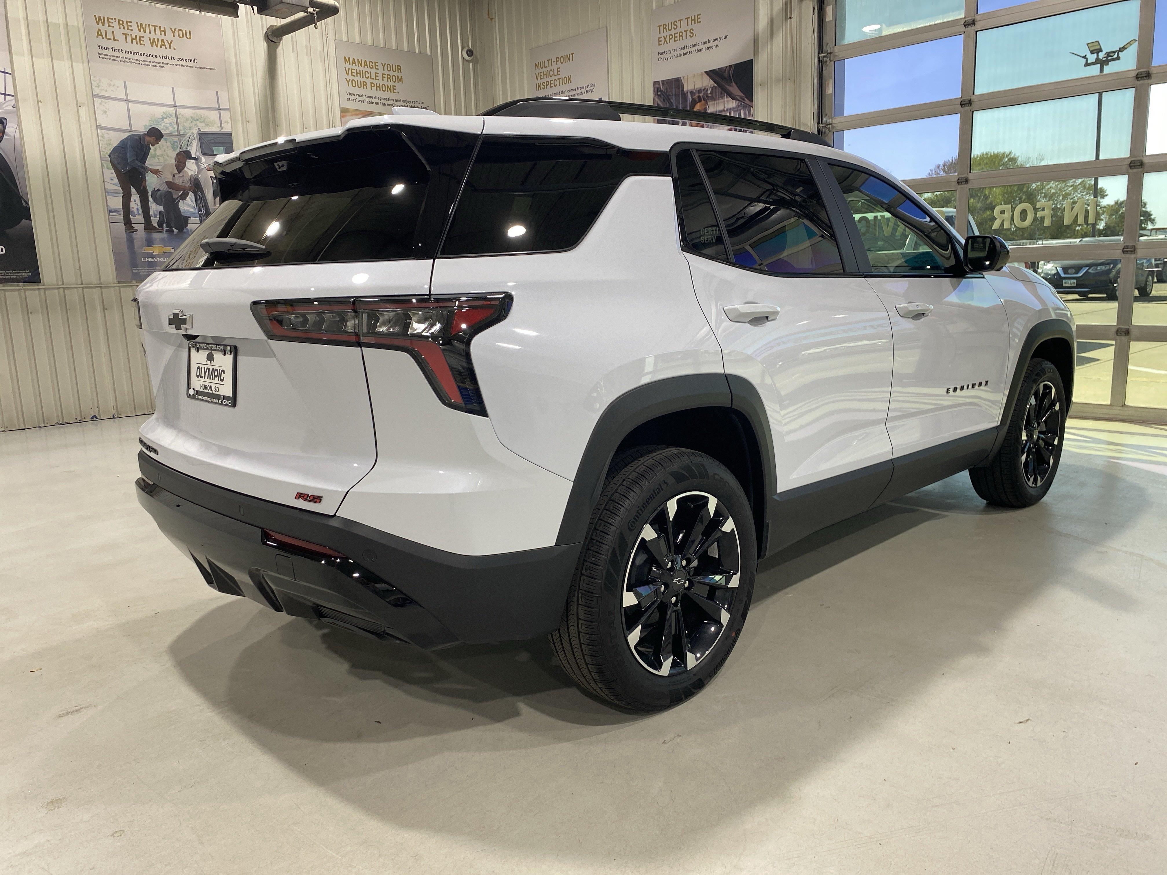 2027 Chevrolet Equinox RS - Photo 8