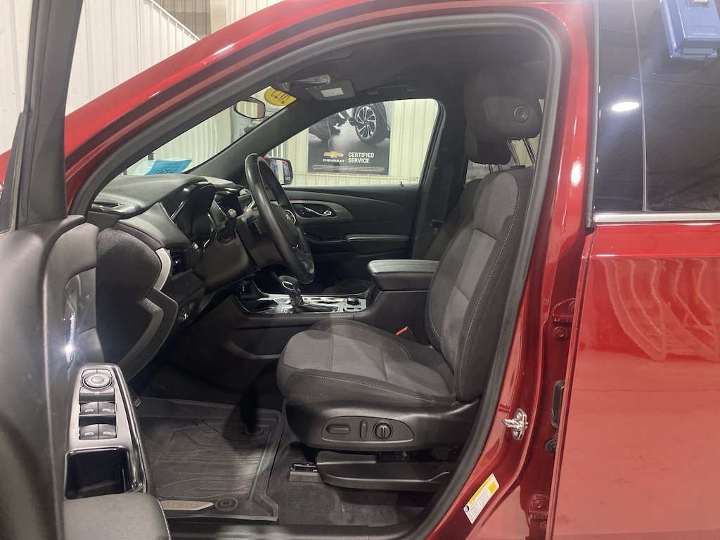 Used 2023 Chevrolet Traverse LT Cloth SUV