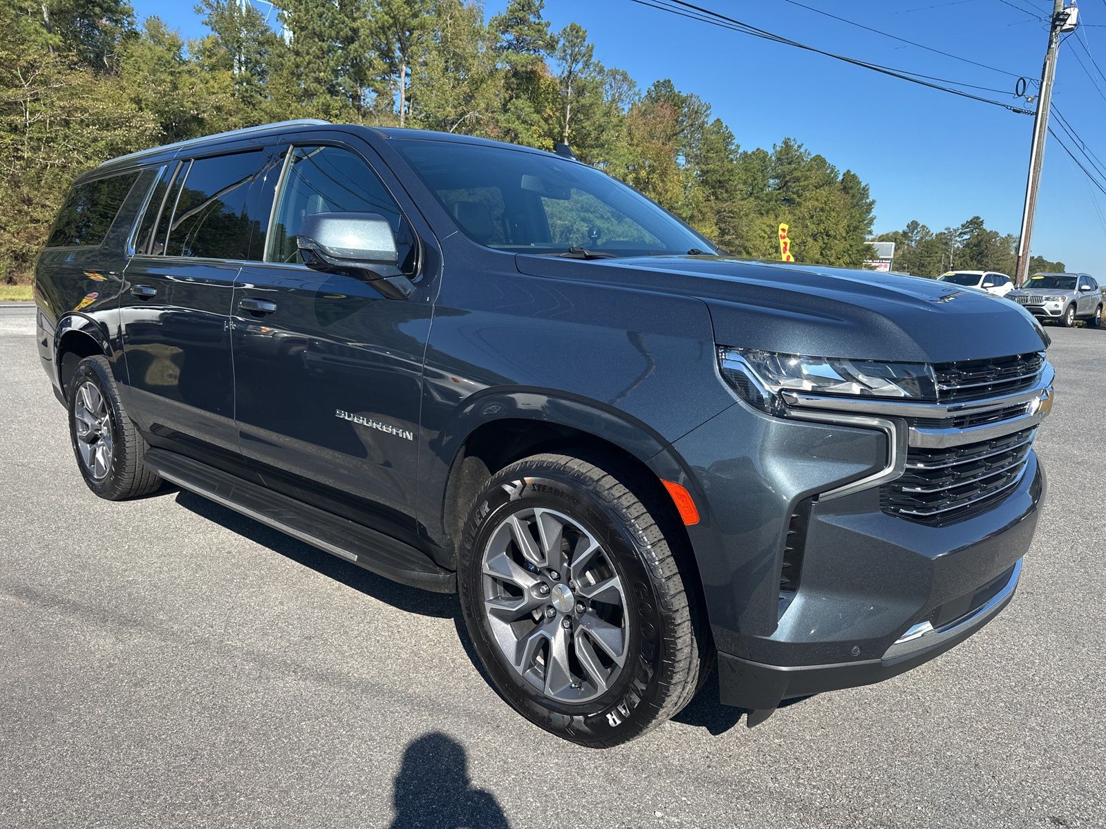 2021 Chevrolet Suburban LT - Photo 3