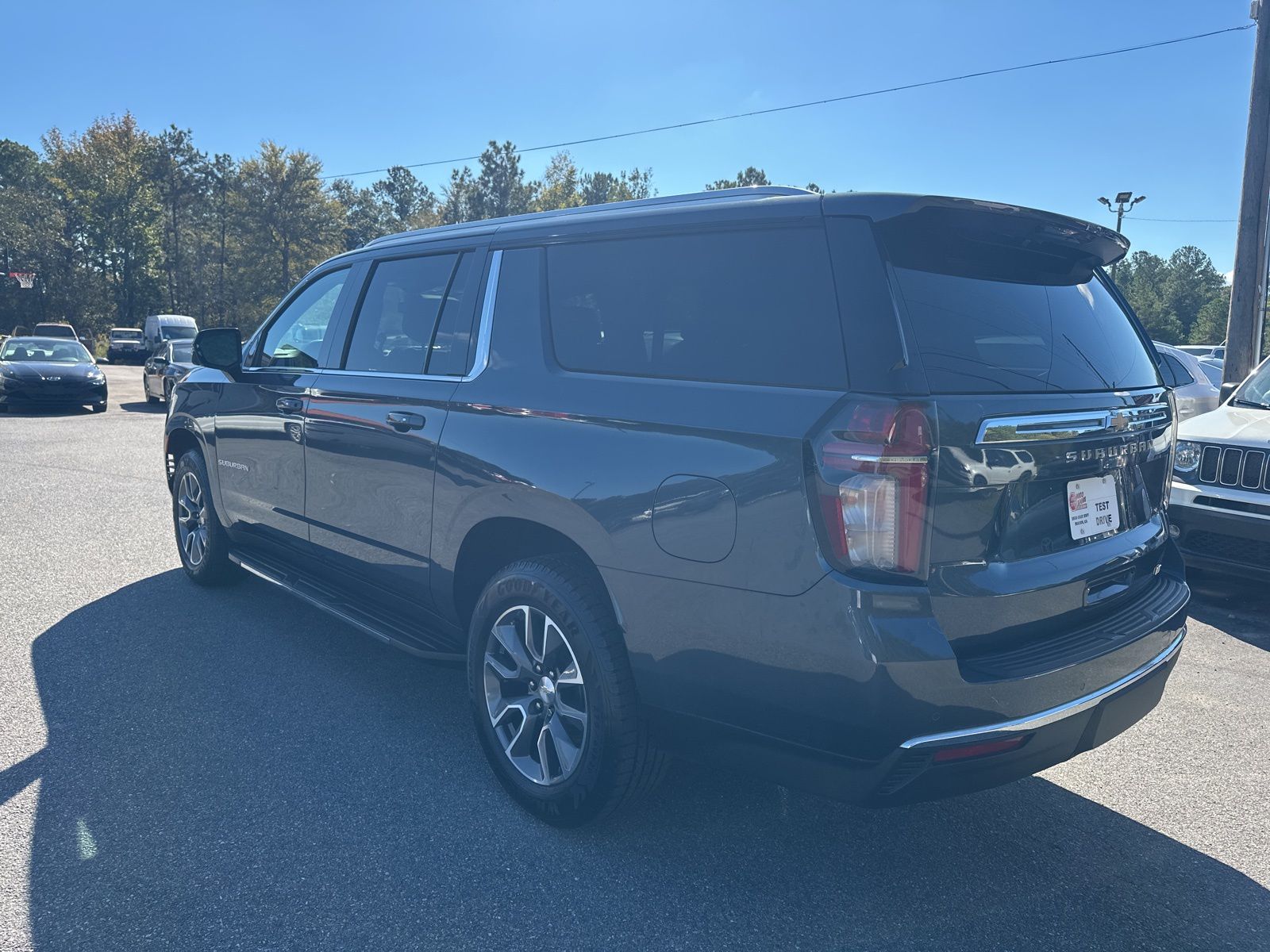 2021 Chevrolet Suburban LT - Photo 6