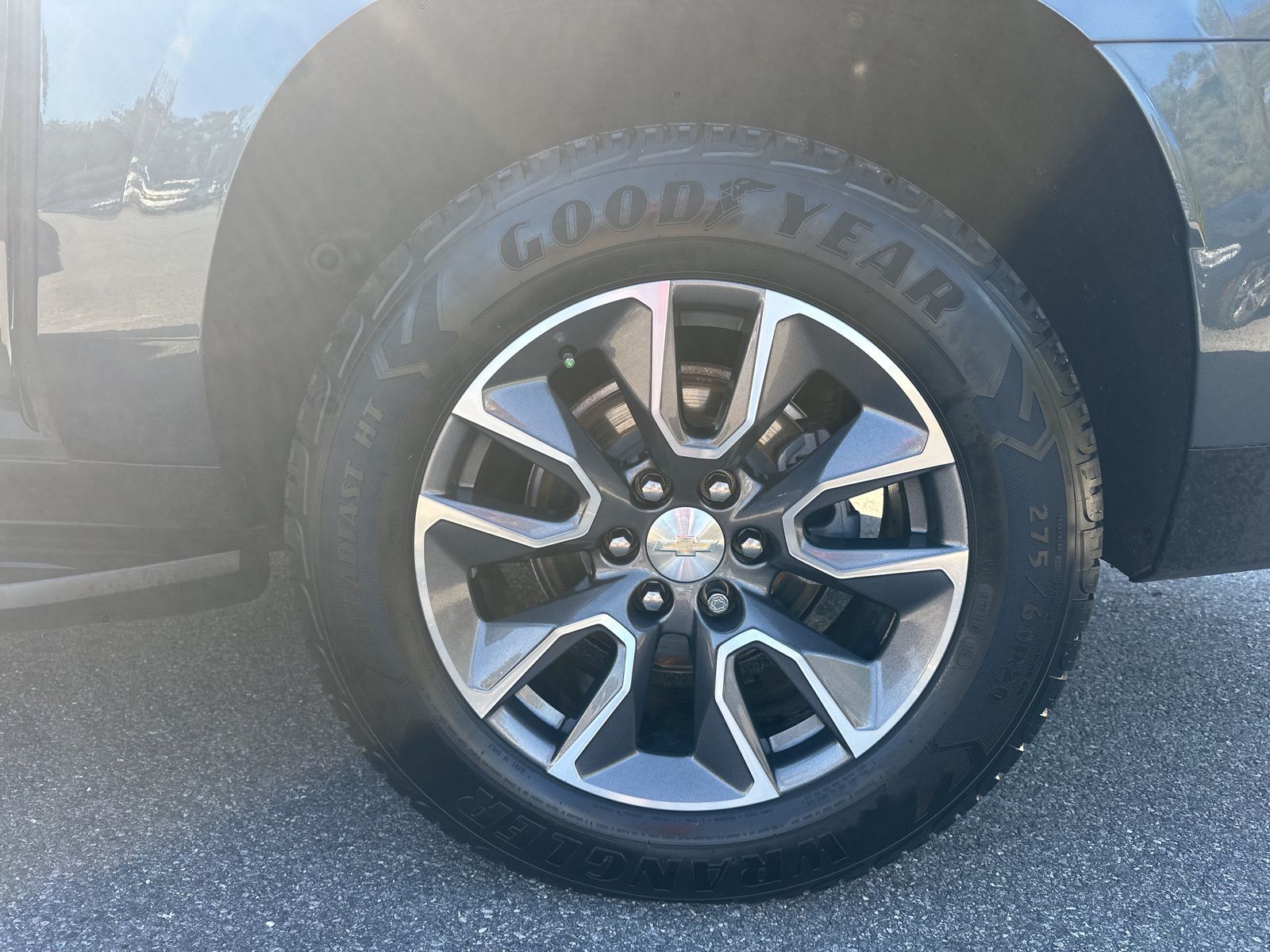 2021 Chevrolet Suburban LT - Photo 16