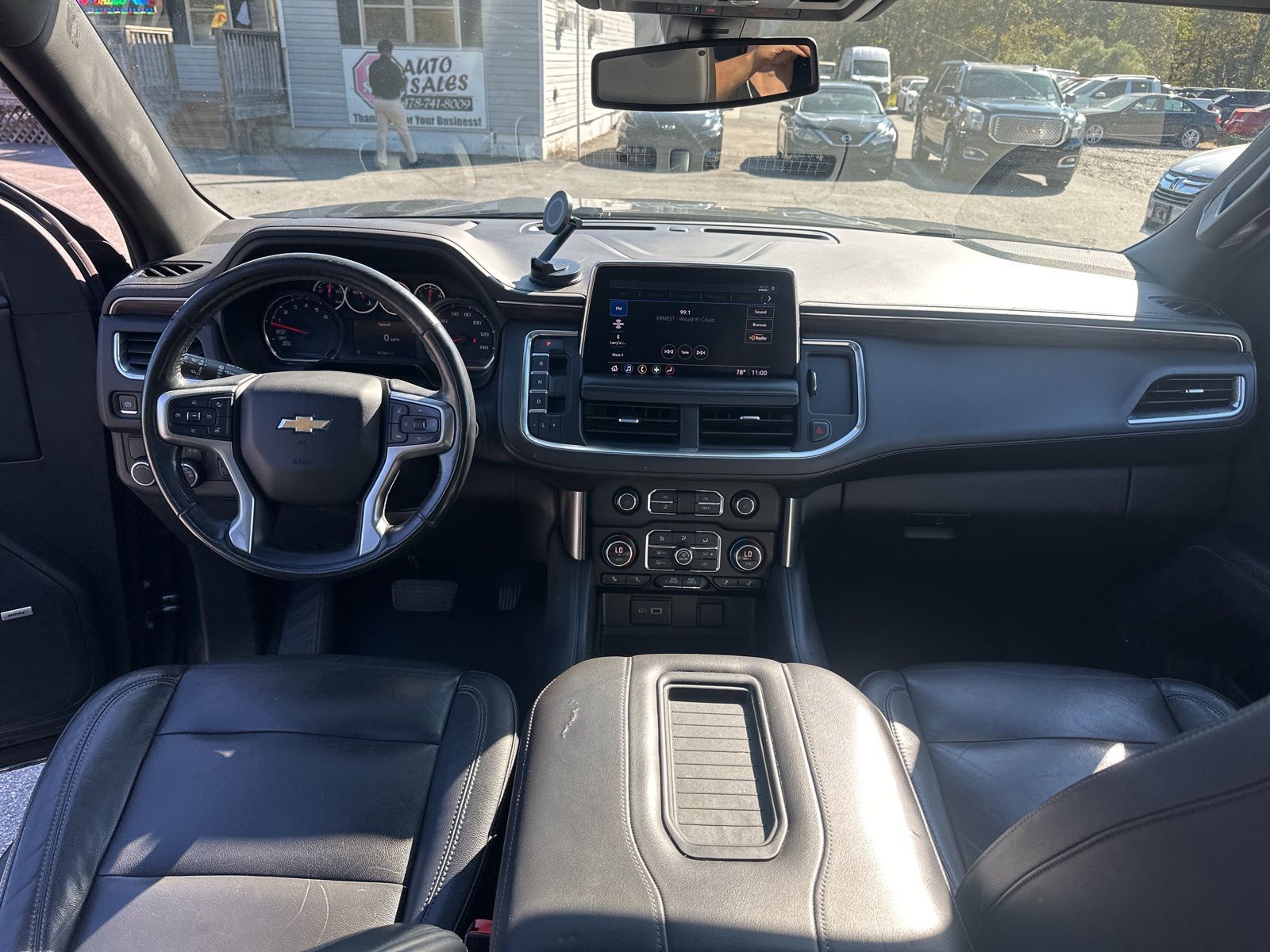 2021 Chevrolet Suburban LT - Photo 14