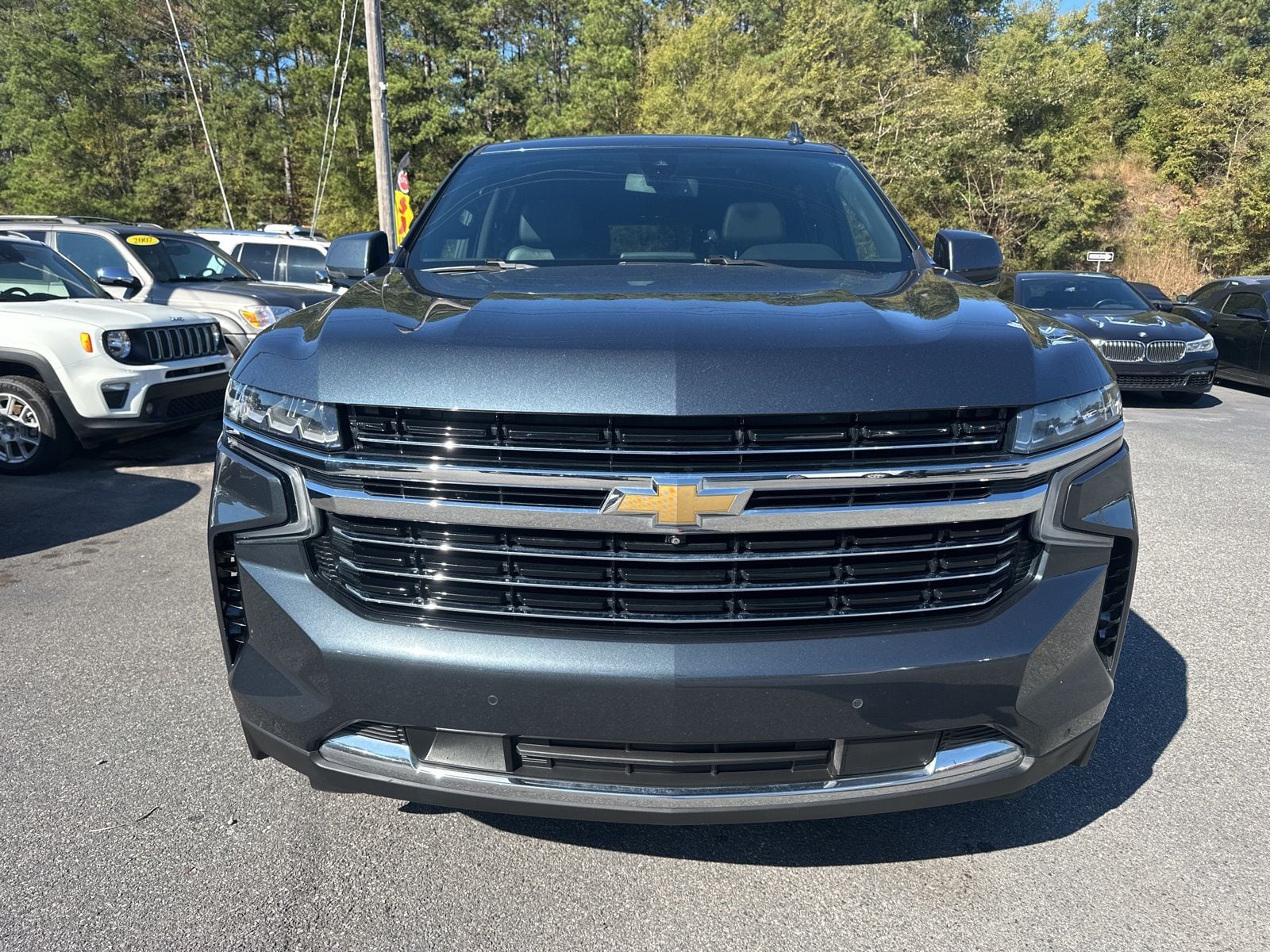 2021 Chevrolet Suburban LT - Photo 2