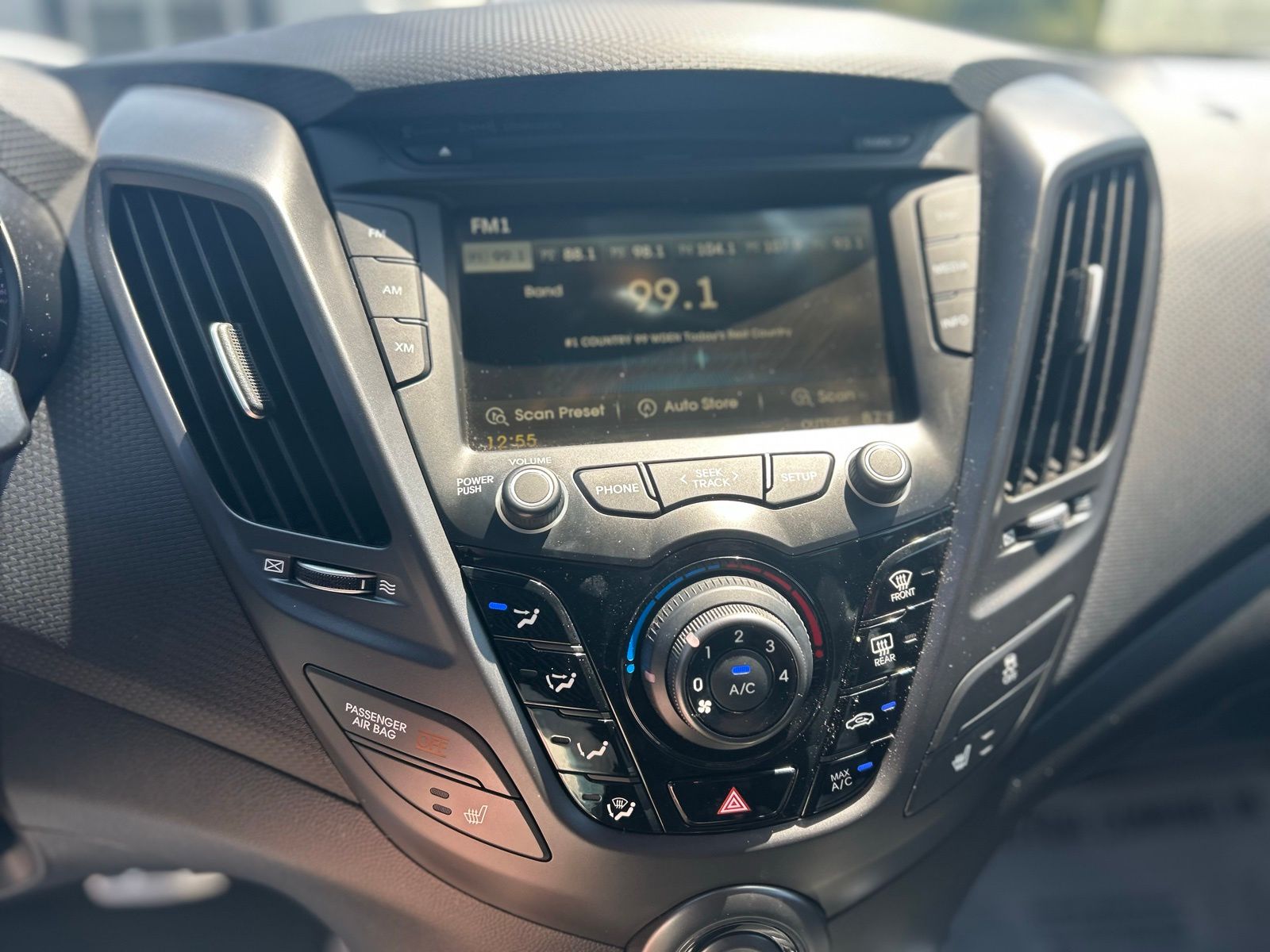 2016 Hyundai Veloster - Photo 26