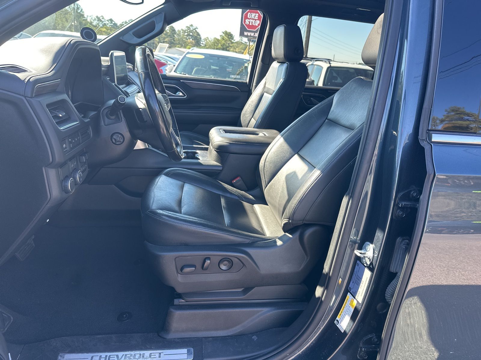 2021 Chevrolet Suburban LT - Photo 7