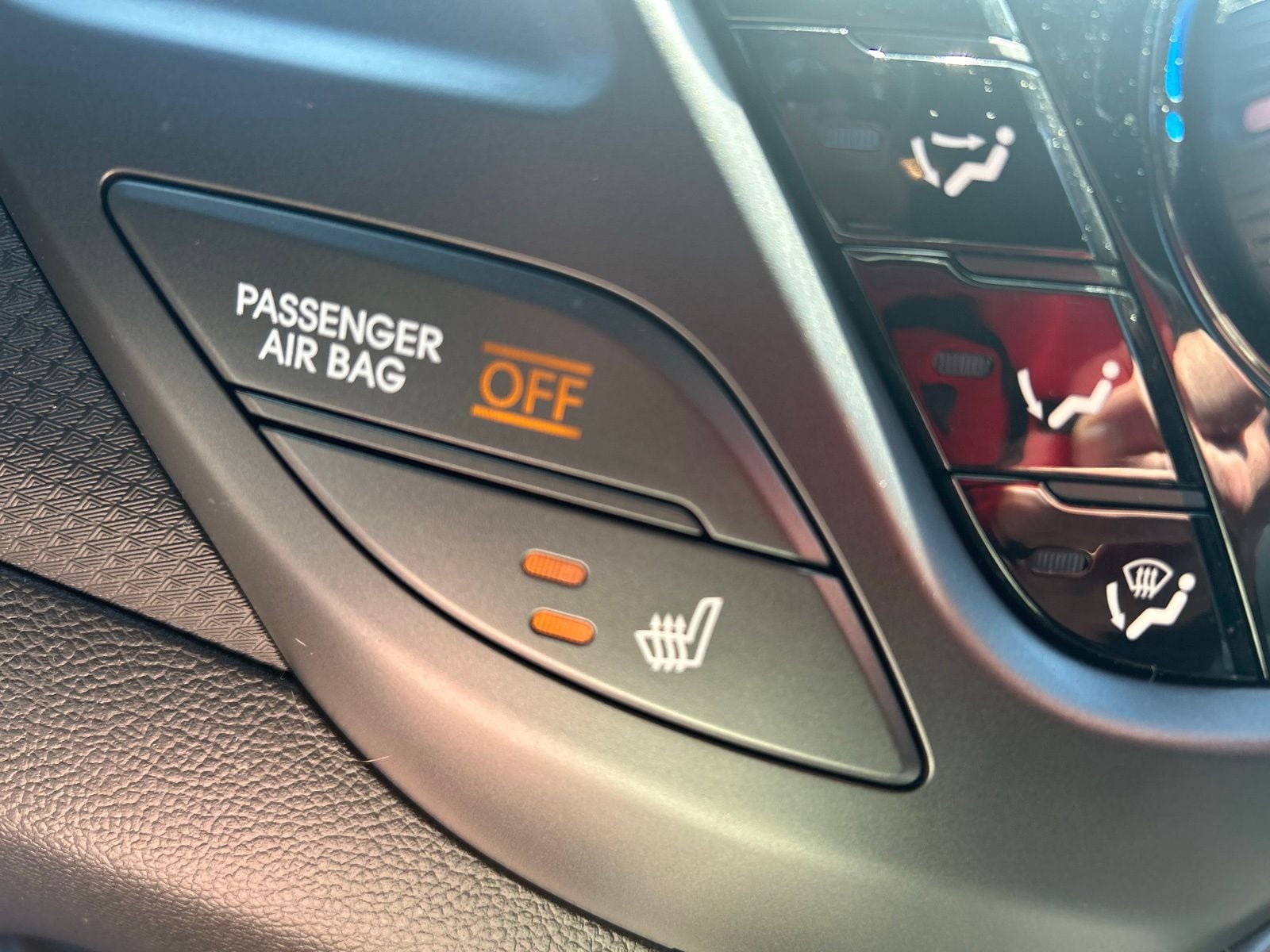 2016 Hyundai Veloster - Photo 30