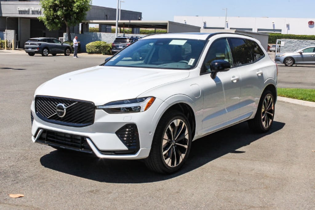 New 2026 Volvo XC60 plug-in hybrid T8 Plus SUV