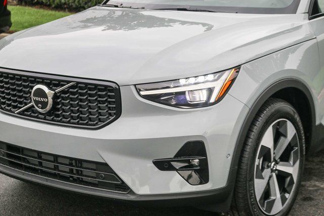 Used 2026 Volvo XC40 B5 Plus SUV