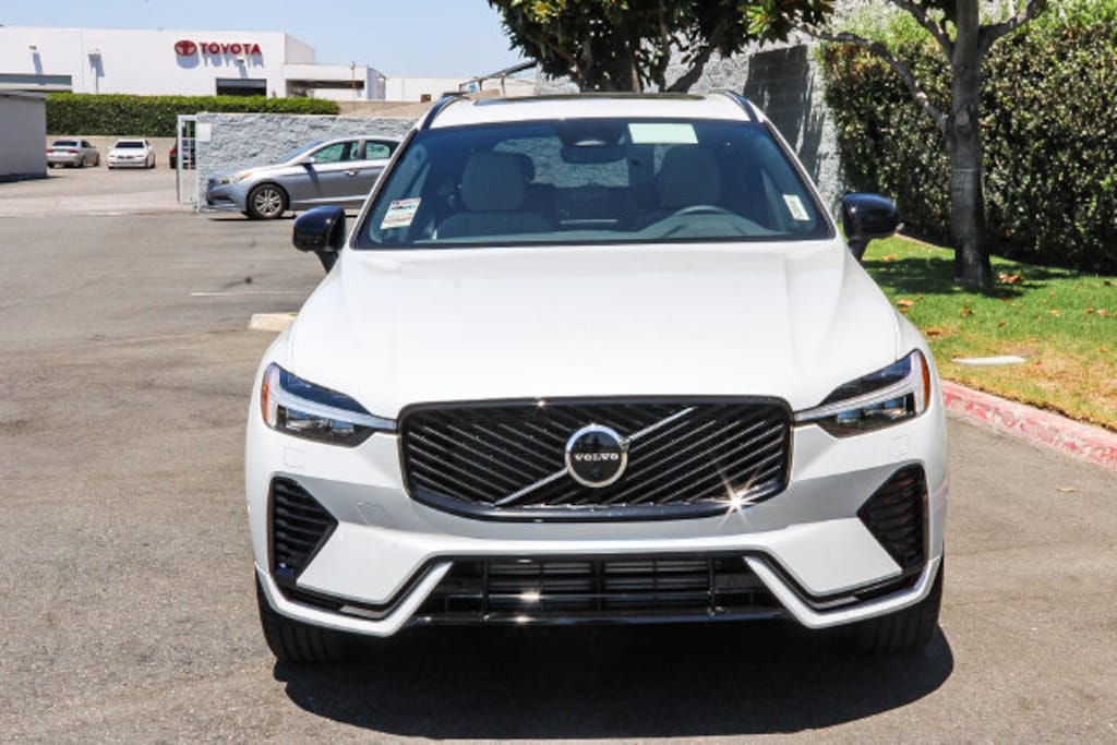 New 2026 Volvo XC60 plug-in hybrid T8 Plus SUV