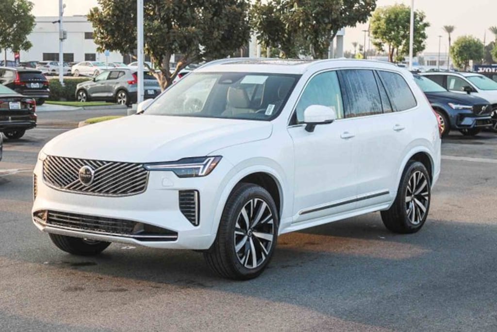 New 2026 Volvo XC90 B5 Core SUV